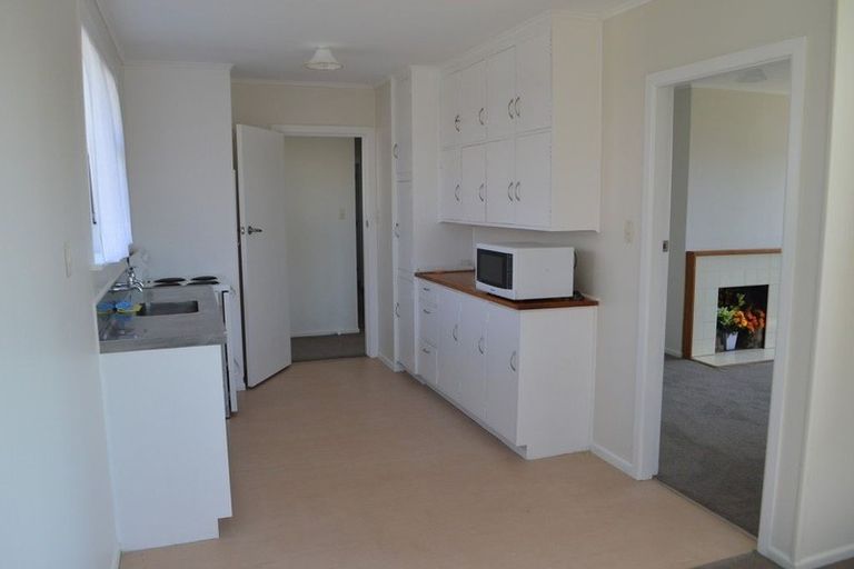Photo of property in 100 Sievers Grove, Cannons Creek, Porirua, 5024