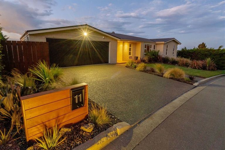 Photo of property in 11 Signal Hill Road, Mount Pleasant, Christchurch, 8081