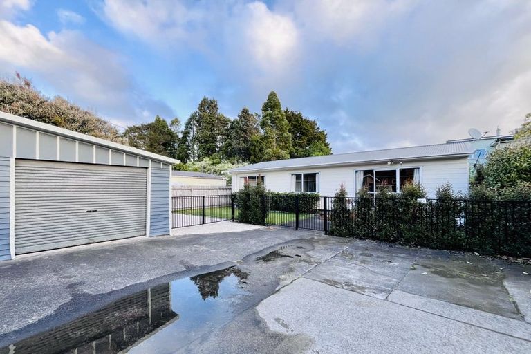Photo of property in 2/60 Taikata Road, Te Atatu Peninsula, Auckland, 0610