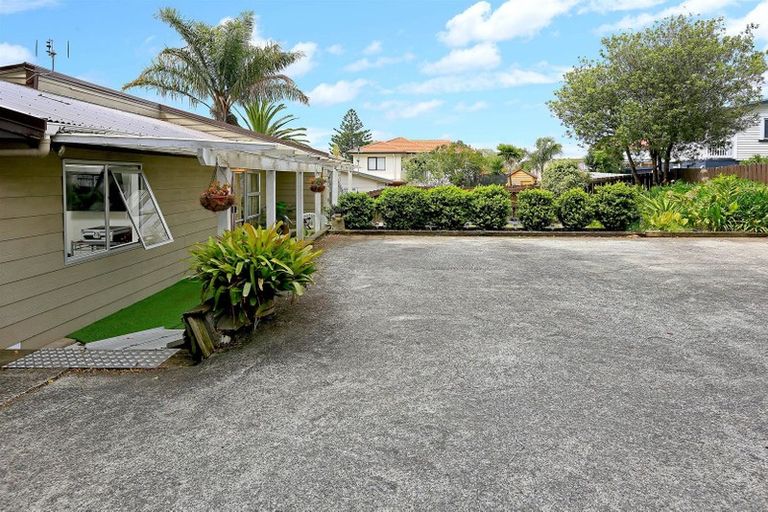 Photo of property in 1/3185 Great North Road, New Lynn, Auckland, 0600