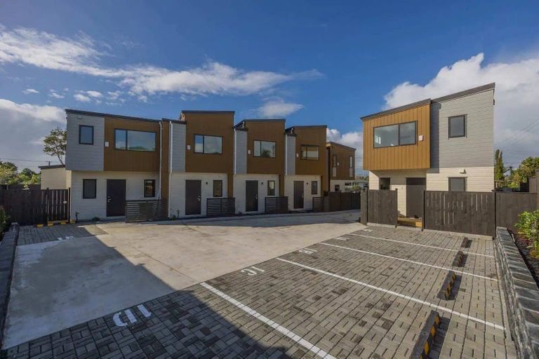 Photo of property in 1a Deering Place, Papatoetoe, Auckland, 2025