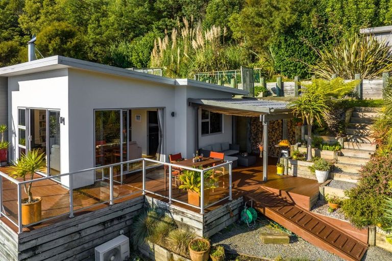 Photo of property in 7 Collins Place, Picton, 7220