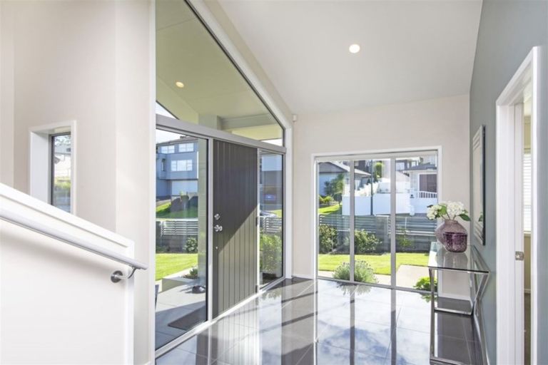 Photo of property in 6 Swindon Close, Mellons Bay, Auckland, 2014