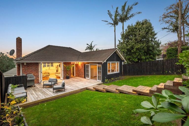 Photo of property in 1/15 Rodney Road, Northcote Point, Auckland, 0627