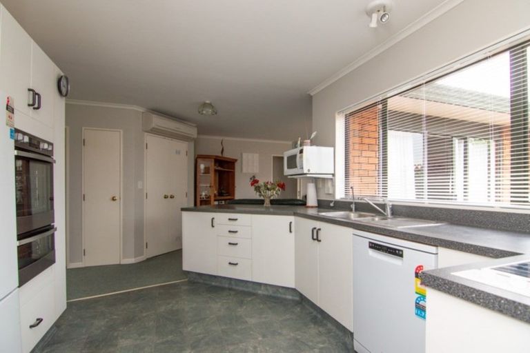Photo of property in 14 Rosebank Avenue, Kelvin Grove, Palmerston North, 4414