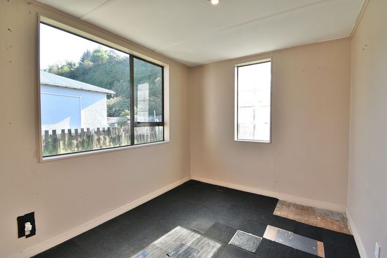 Photo of property in 96 South Road, The Glen, Dunedin, 9011