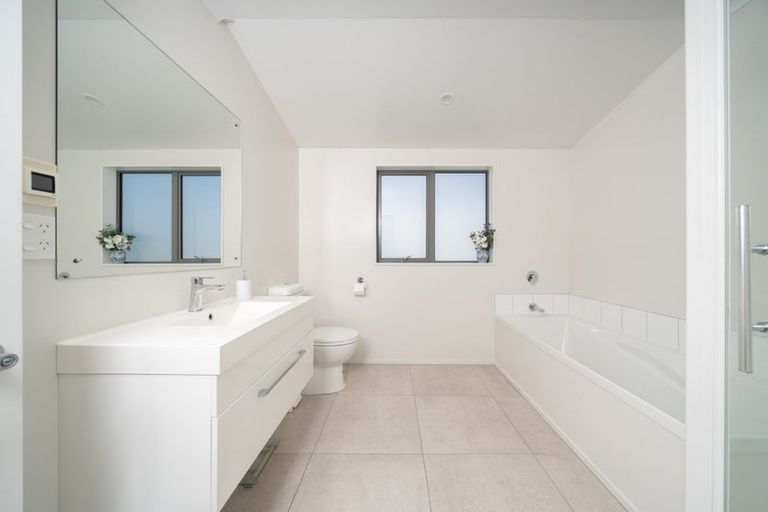 Photo of property in 5 Crompton Avenue, Churton Park, Wellington, 6037