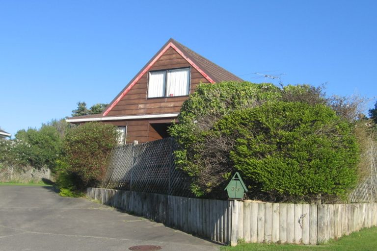 Photo of property in 33 James Cook Drive, Whitby, Porirua, 5024