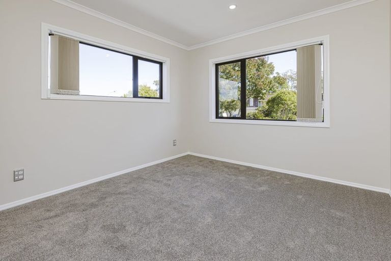 Photo of property in 4b Mirrabooka Avenue, Botany Downs, Auckland, 2010
