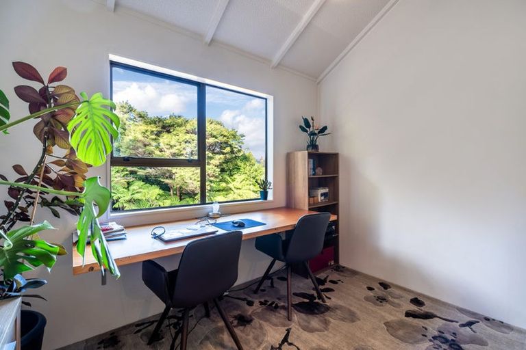 Photo of property in 2/33 Sapphire Place, Bayview, Auckland, 0629
