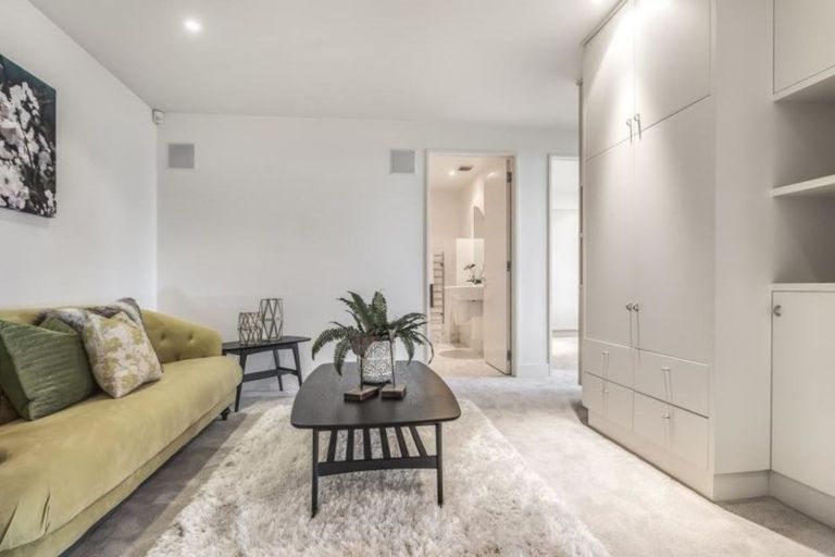 Photo of property in 20 Courtneys, West Harbour, Auckland, 0618