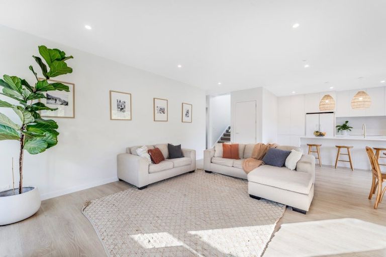 Photo of property in 25a Marvon Downs Avenue, Pakuranga Heights, Auckland, 2010