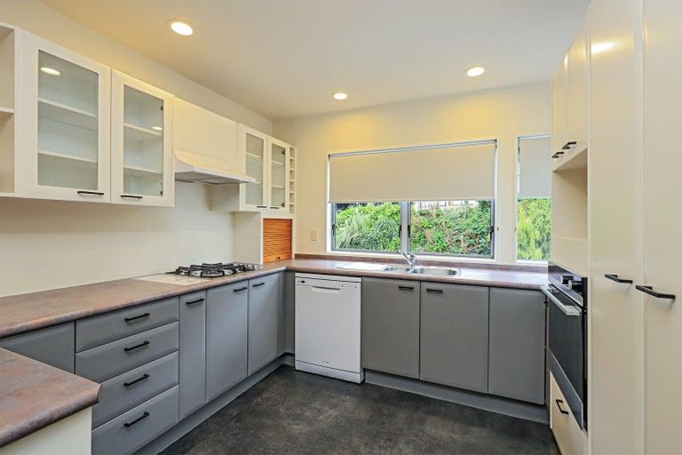 Photo of property in 135 Milton Road, Bluff Hill, Napier, 4110