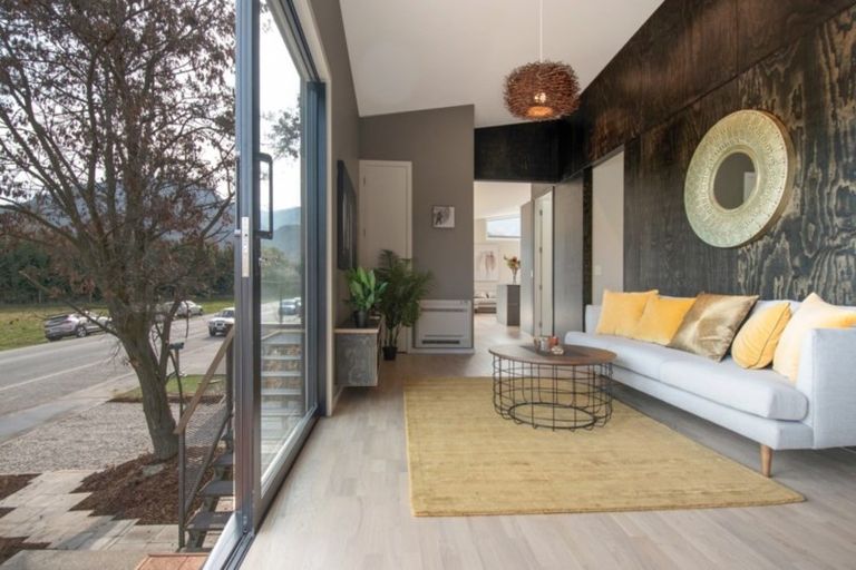 Photo of property in 61 Mcdonnell Road, Arrowtown, 9302