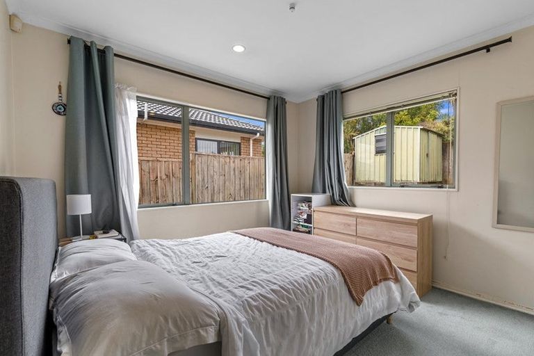 Photo of property in 6 Reybert Place, Massey, Auckland, 0614