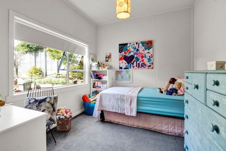 Photo of property in 19 Nobs Line, Strandon, New Plymouth, 4312