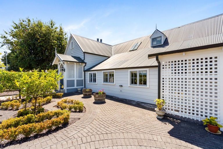 Photo of property in 2 Sealy Road, Bluff Hill, Napier, 4110