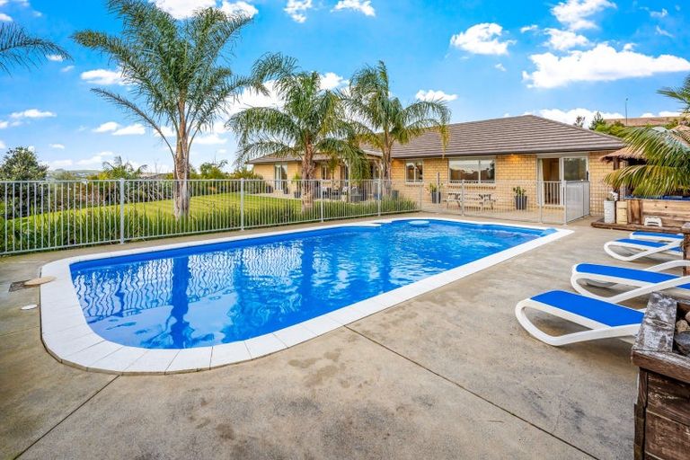 Photo of property in 54 Roberts Road, Matakatia, Whangaparaoa, 0930