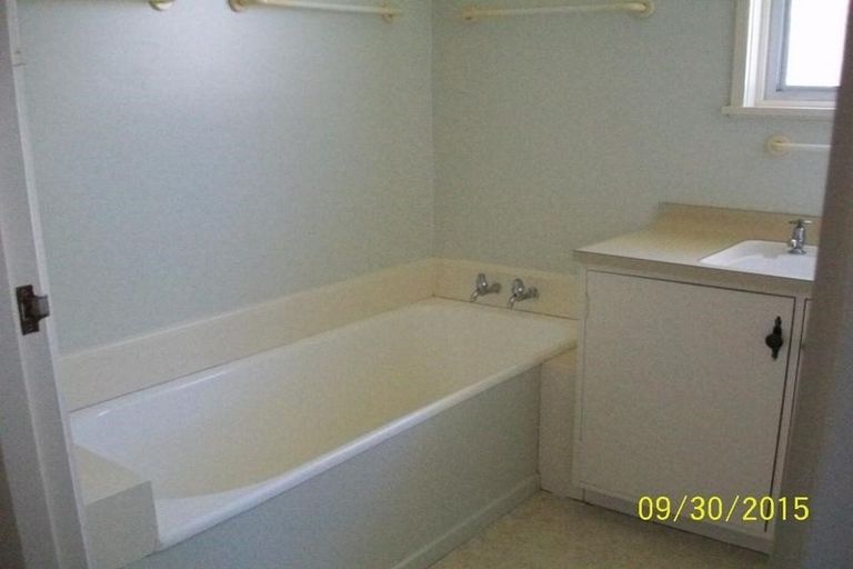 Photo of property in 21 Mawney Road, Henderson, Auckland, 0610