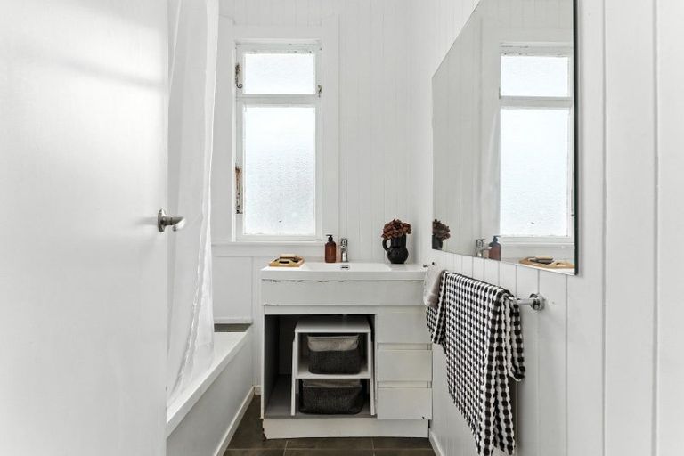 Photo of property in 9 Sydney Place, Whanganui, 4500