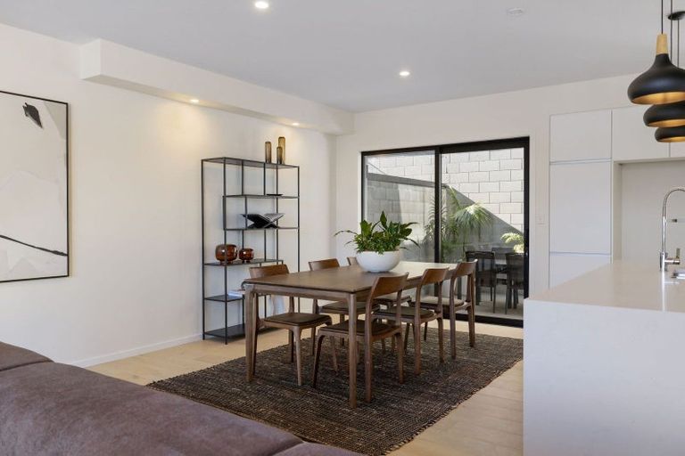 Photo of property in 14 Vancouver Drive, Queenstown, 9300