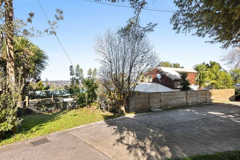 Photo of property in 1/86 Waimumu Road, Massey, Auckland, 0614