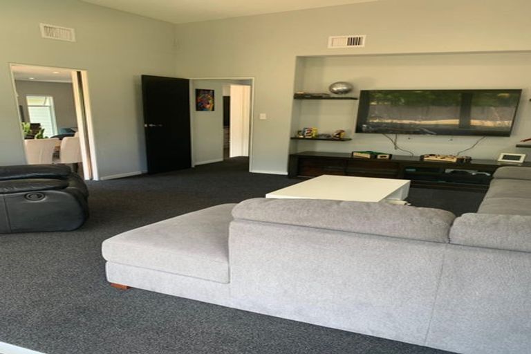 Photo of property in 12 Botany Lane, Whitby, Porirua, 5024