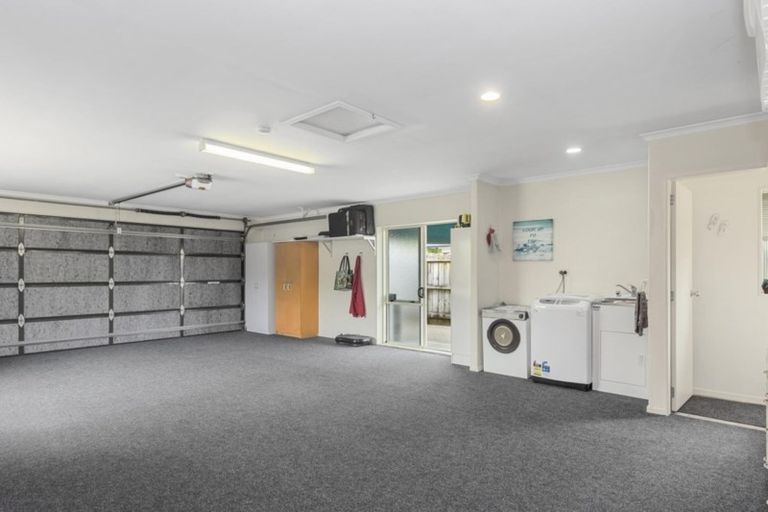 Photo of property in 32 Mcleod Place, Papamoa Beach, Papamoa, 3118