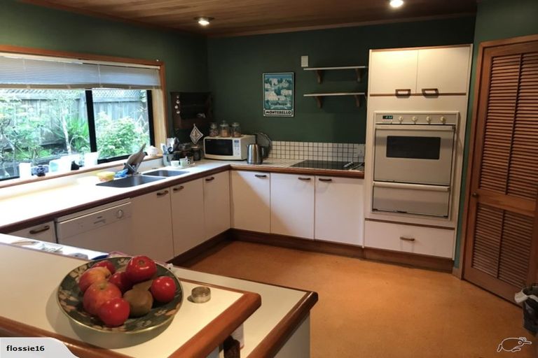 Photo of property in 3/2 Dallinghoe Crescent, Milford, Auckland, 0620