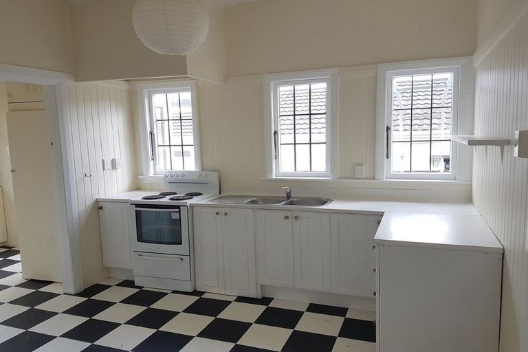 Photo of property in 15a Raine Street, Karori, Wellington, 6012