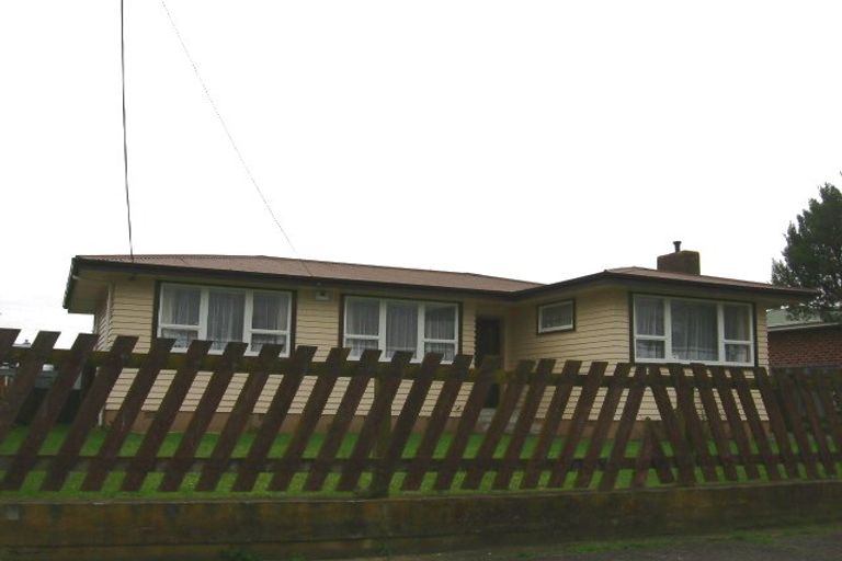 Photo of property in 28 Tararua Terrace, Cloverlea, Palmerston North, 4412