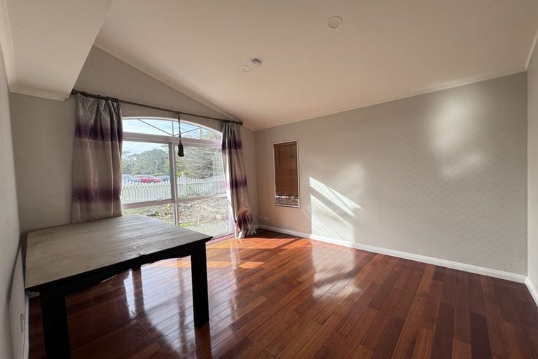 Photo of property in 286 East Coast Road, Forrest Hill, Auckland, 0620