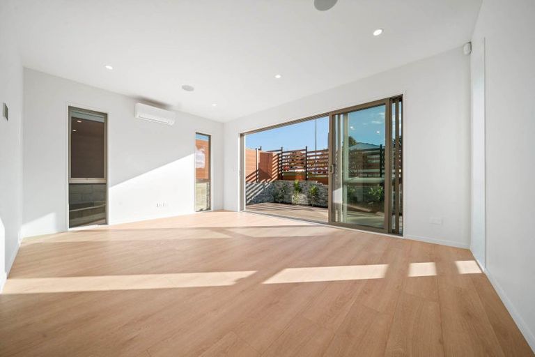 Photo of property in 1b Clematis Avenue, Murrays Bay, Auckland, 0630