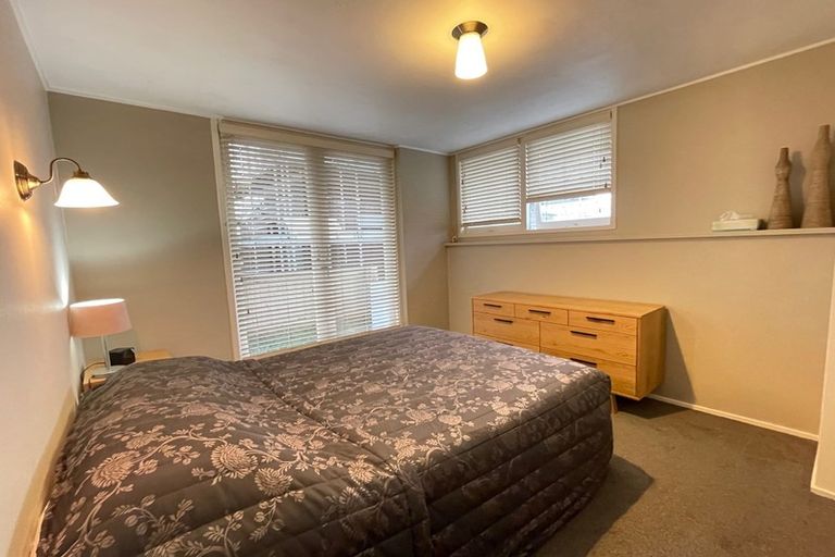 Photo of property in 2/11 Parr Terrace, Castor Bay, Auckland, 0620