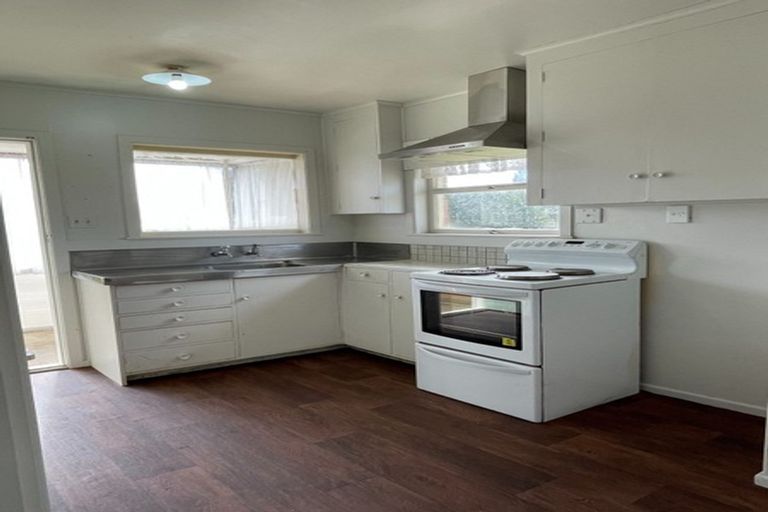 Photo of property in 10 Churchill Avenue, Manurewa, Auckland, 2102