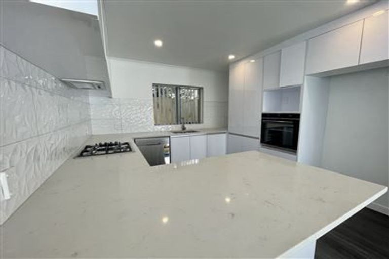 Photo of property in 271c Te Atatu Road, Te Atatu South, Auckland, 0610