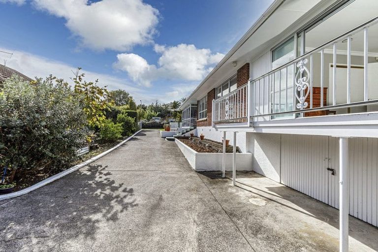 Photo of property in 14 Dennis Avenue, Hillpark, Auckland, 2102