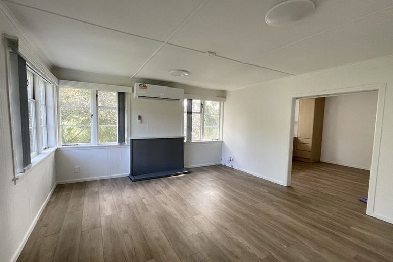 Photo of property in 1/10 Exmouth Road, Northcote, Auckland, 0627