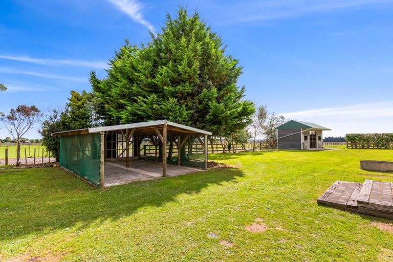 Photo of property in 435 Tararua Road, Levin, 5571