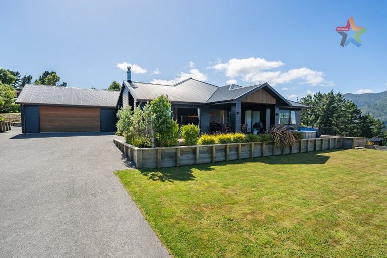 Photo of property in 13 Mount Marua Way, Timberlea, Upper Hutt, 5018