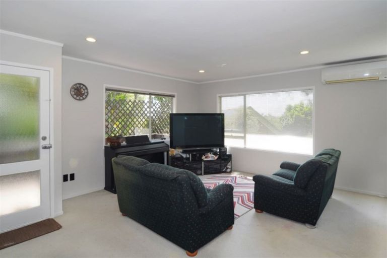 Photo of property in 1/333 Triangle Road, Massey, Auckland, 0614