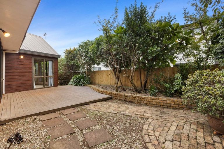 Photo of property in 1/5 Gulf Crest, Bucklands Beach, Auckland, 2012