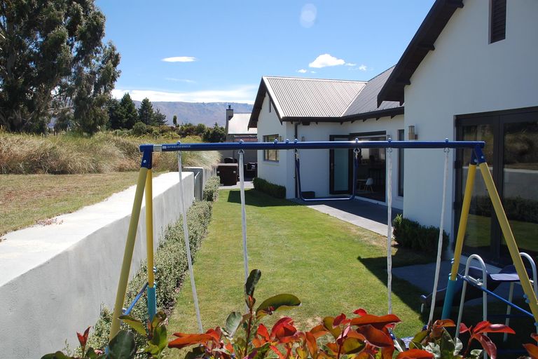 Photo of property in 9 The Dunes, Cromwell, 9310