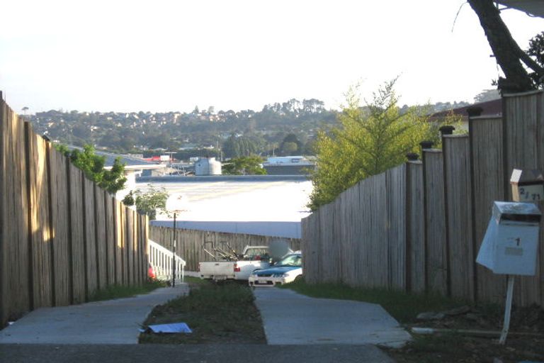 Photo of property in 1/71 Bruce Road, Glenfield, Auckland, 0629