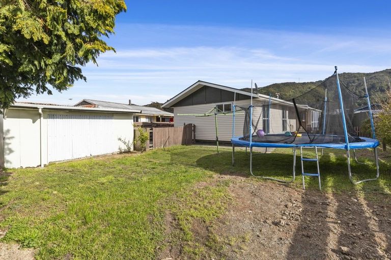 Photo of property in 310 Wellington Road, Wainuiomata, Lower Hutt, 5014