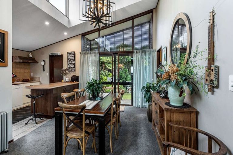 Photo of property in 2 Exeter Place, Tihiotonga, Rotorua, 3015