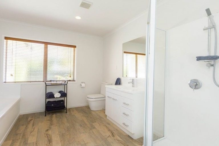 Photo of property in 22 Sunstone Crescent, Brown Owl, Upper Hutt, 5018