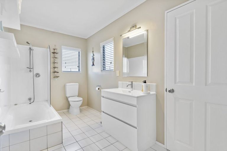 Photo of property in 4 Kora Avenue, Ranui, Auckland, 0612