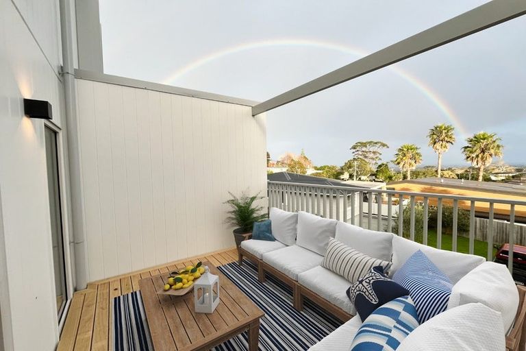 Photo of property in 12/9 Aeroview Drive, Beach Haven, Auckland, 0626