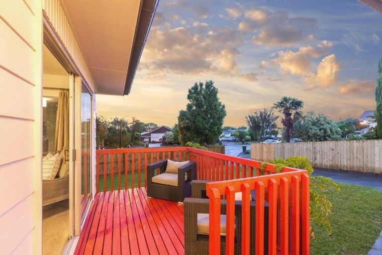 Photo of property in 28 Tomintoul Place, Highland Park, Auckland, 2010